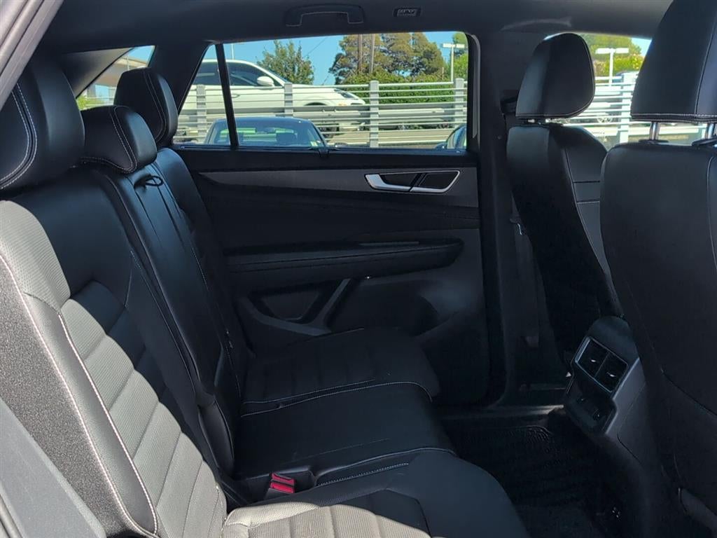 2024 Volkswagen Atlas Cross Sport 2.0T SEL R-Line
