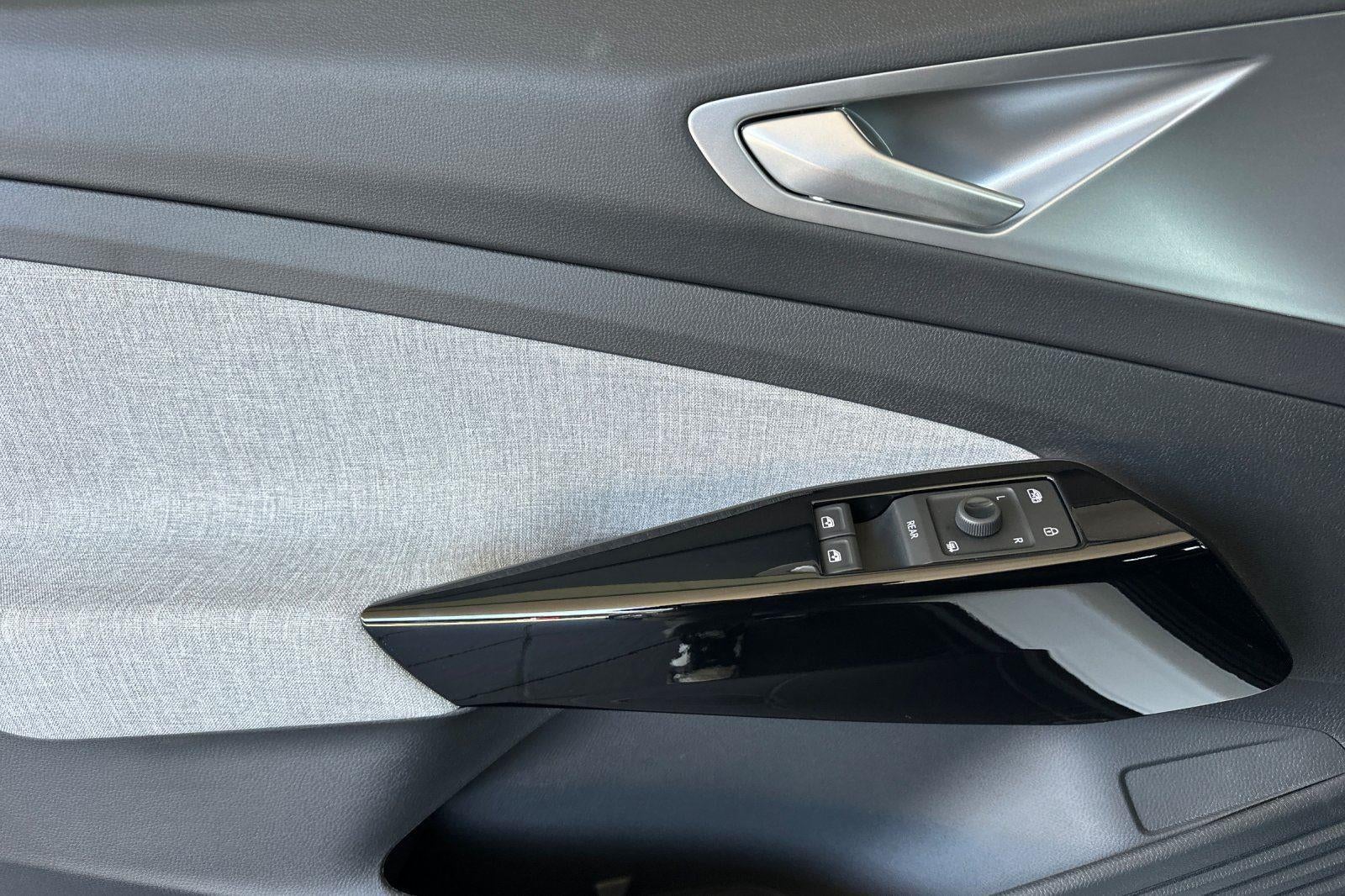 2025 Volkswagen ID.4 Pro