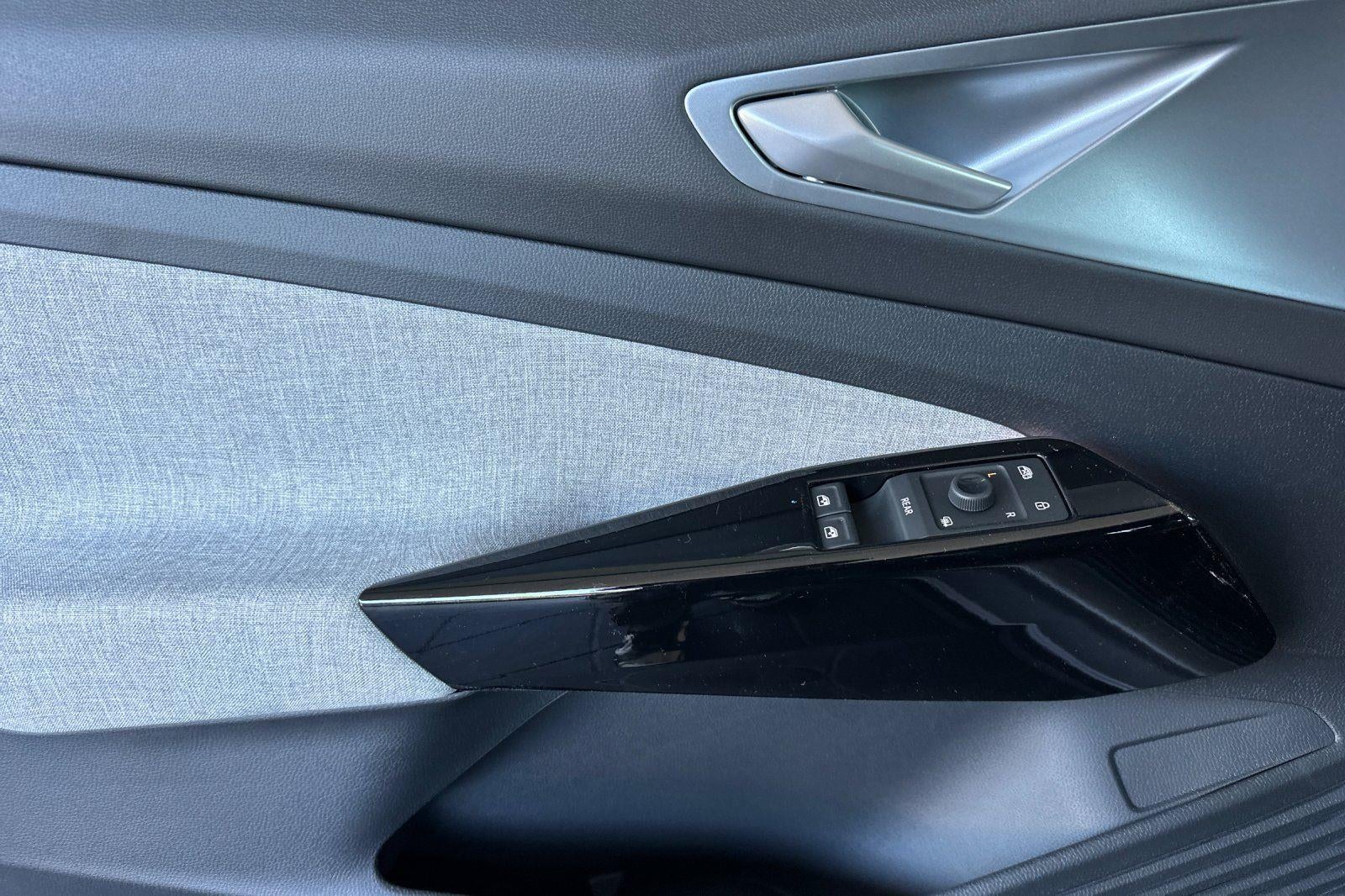 2025 Volkswagen ID.4 Pro