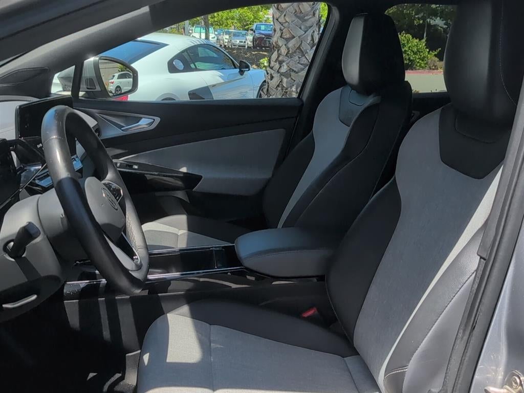 2023 Volkswagen ID.4 Pro