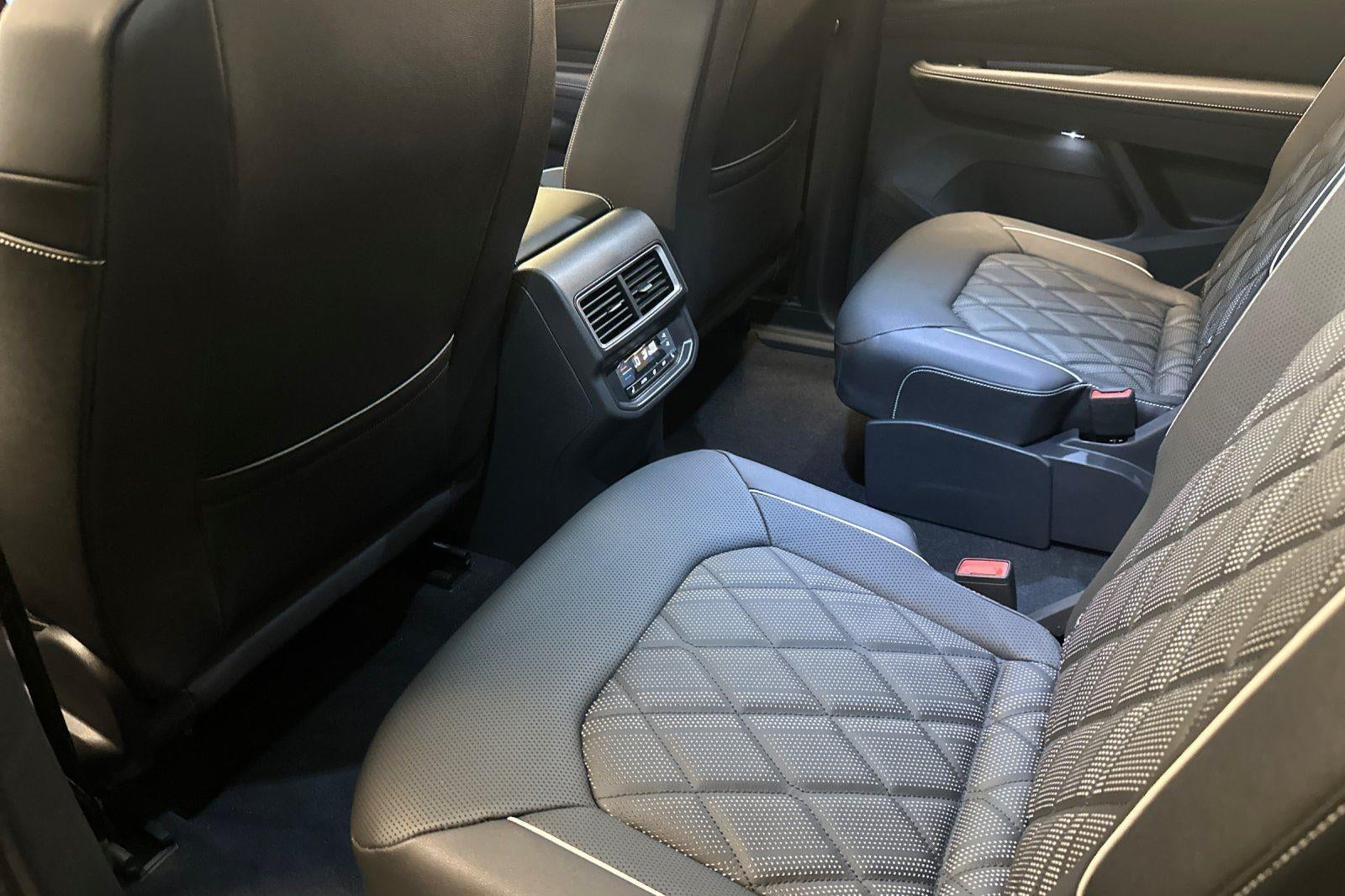 2025 Volkswagen Atlas 2.0T SEL Premium R-Line