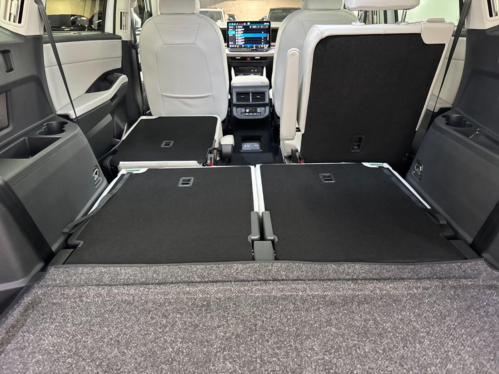 2027 Volkswagen Atlas SE w/Technology
