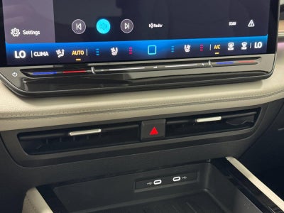 2027 Volkswagen Atlas SE w/Technology