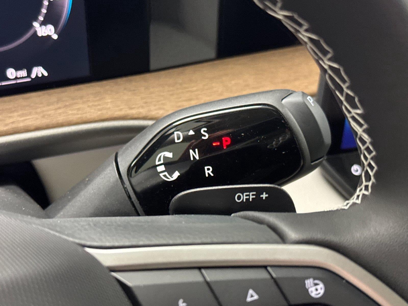 2027 Volkswagen Atlas SE w/Technology