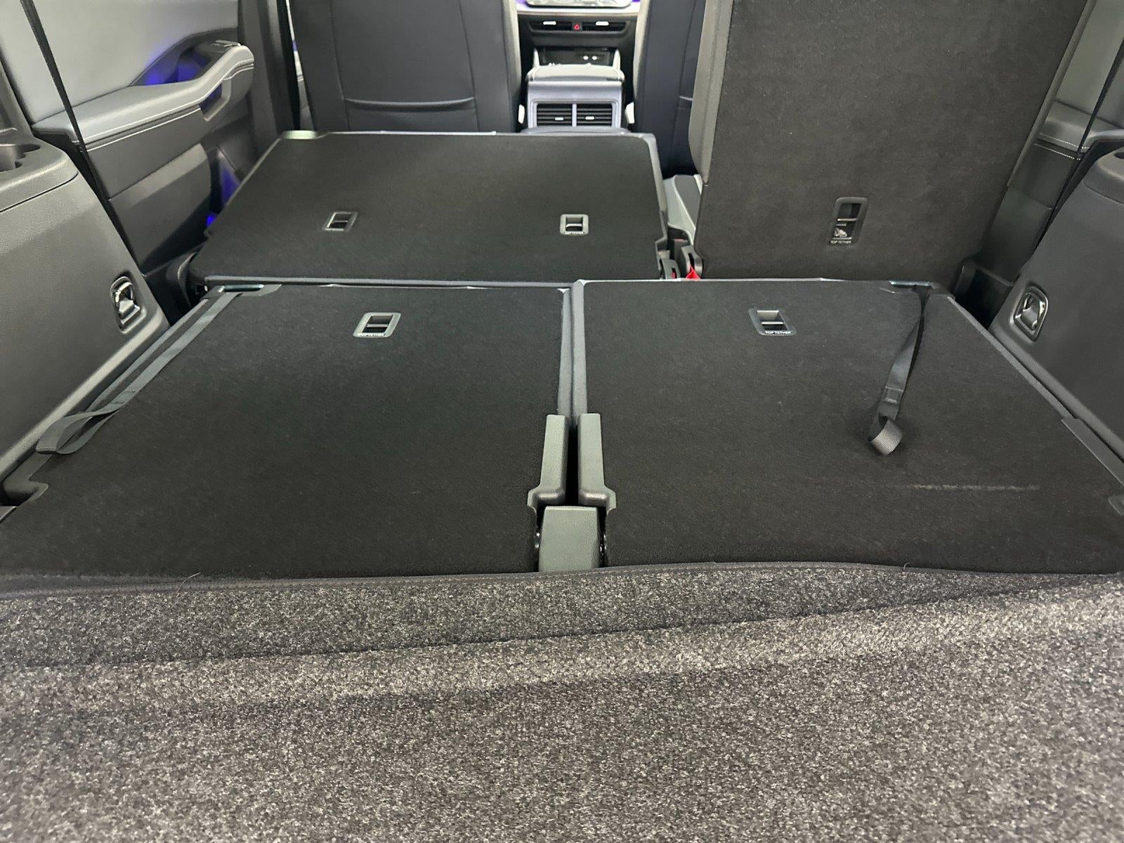 2027 Volkswagen Atlas SE w/Technology