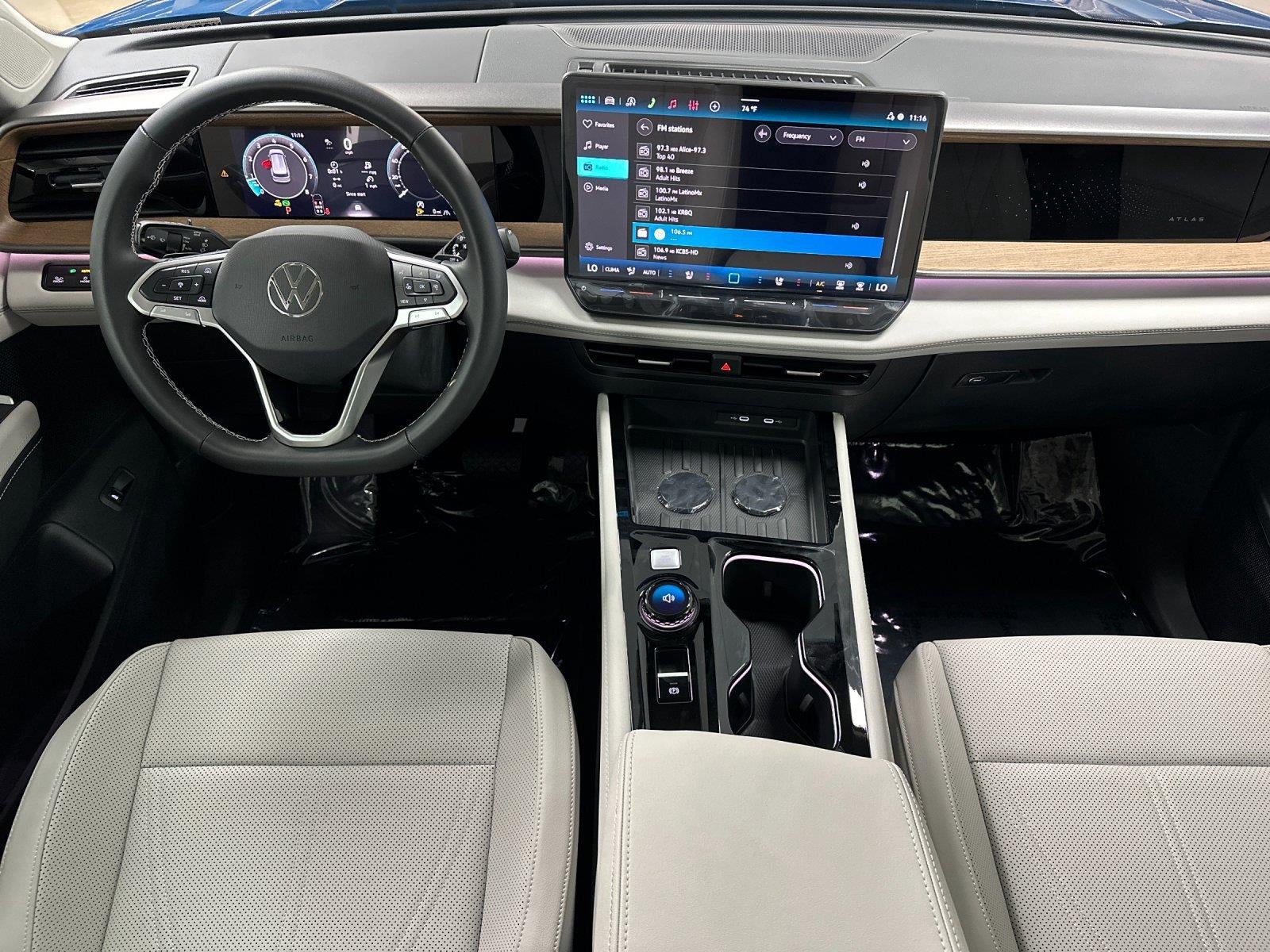 2027 Volkswagen Atlas SE w/Technology