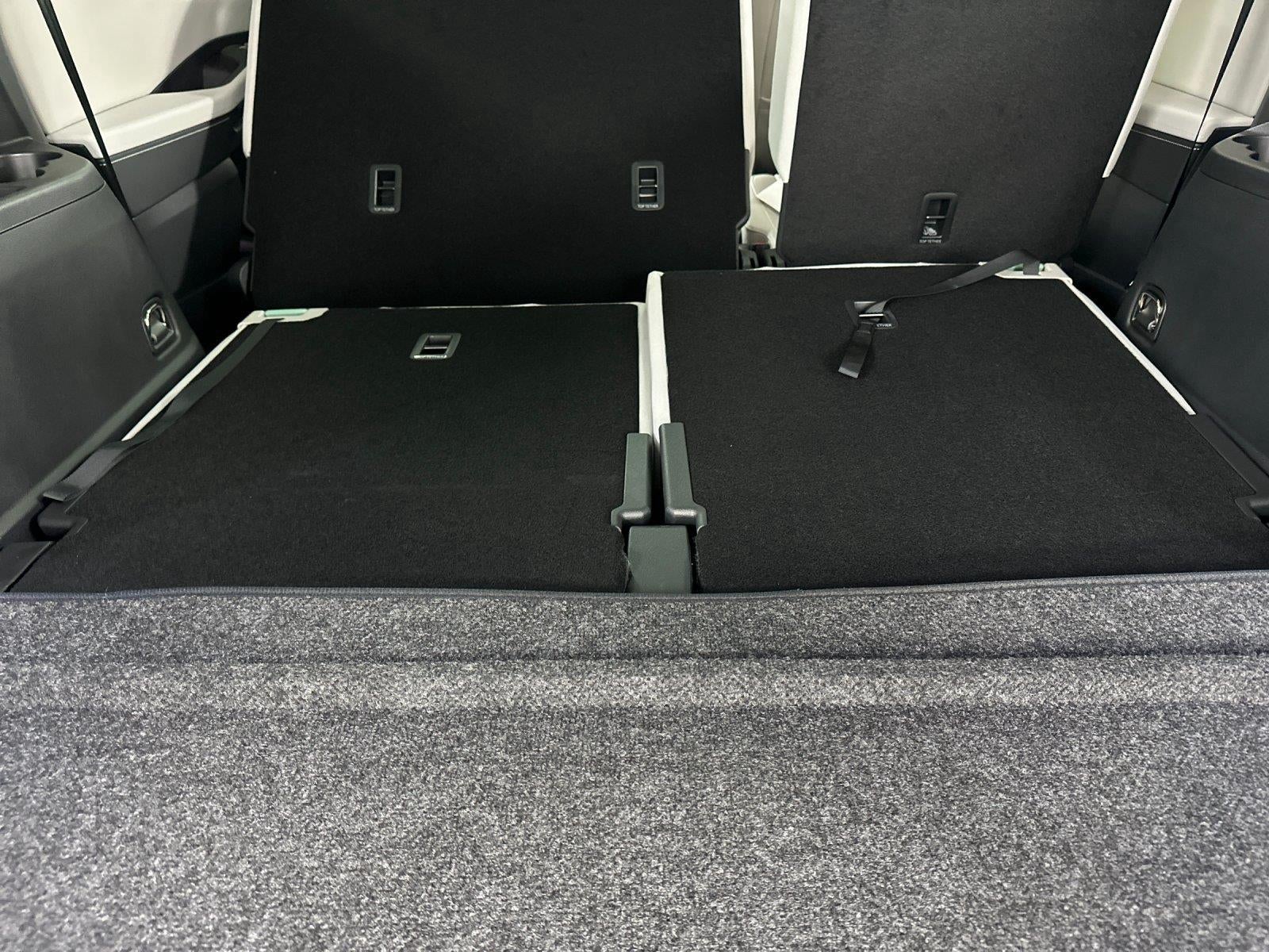 2027 Volkswagen Atlas SE w/Technology