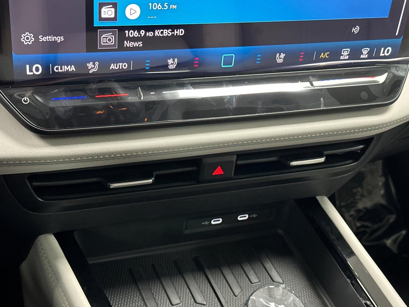 2027 Volkswagen Atlas SE w/Technology