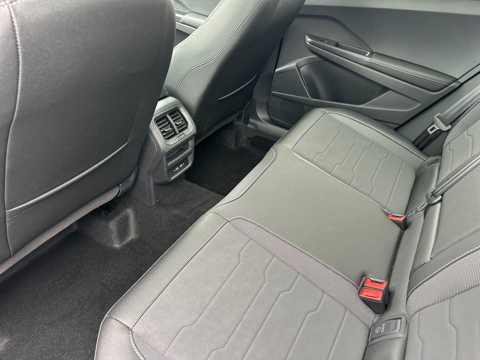2026 Volkswagen Taos SE Black