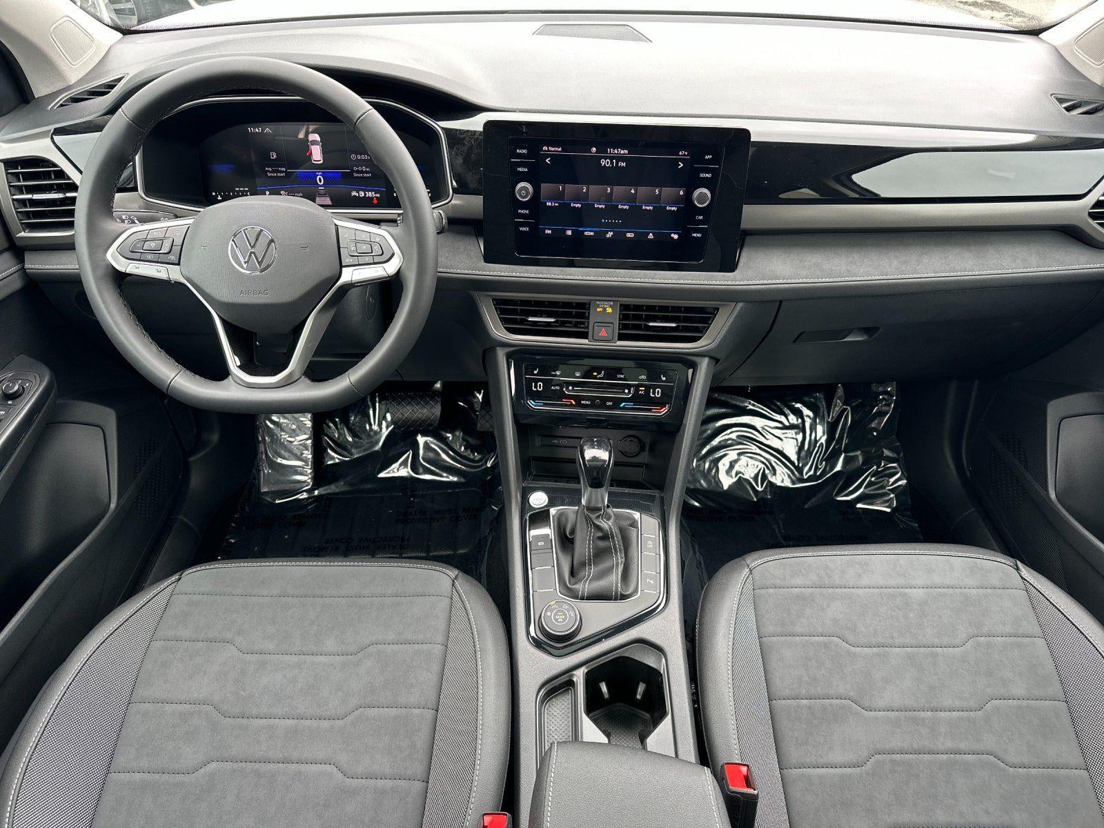 2026 Volkswagen Taos SE Black
