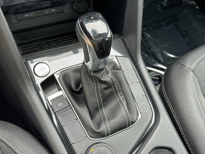 2026 Volkswagen Taos SE Black