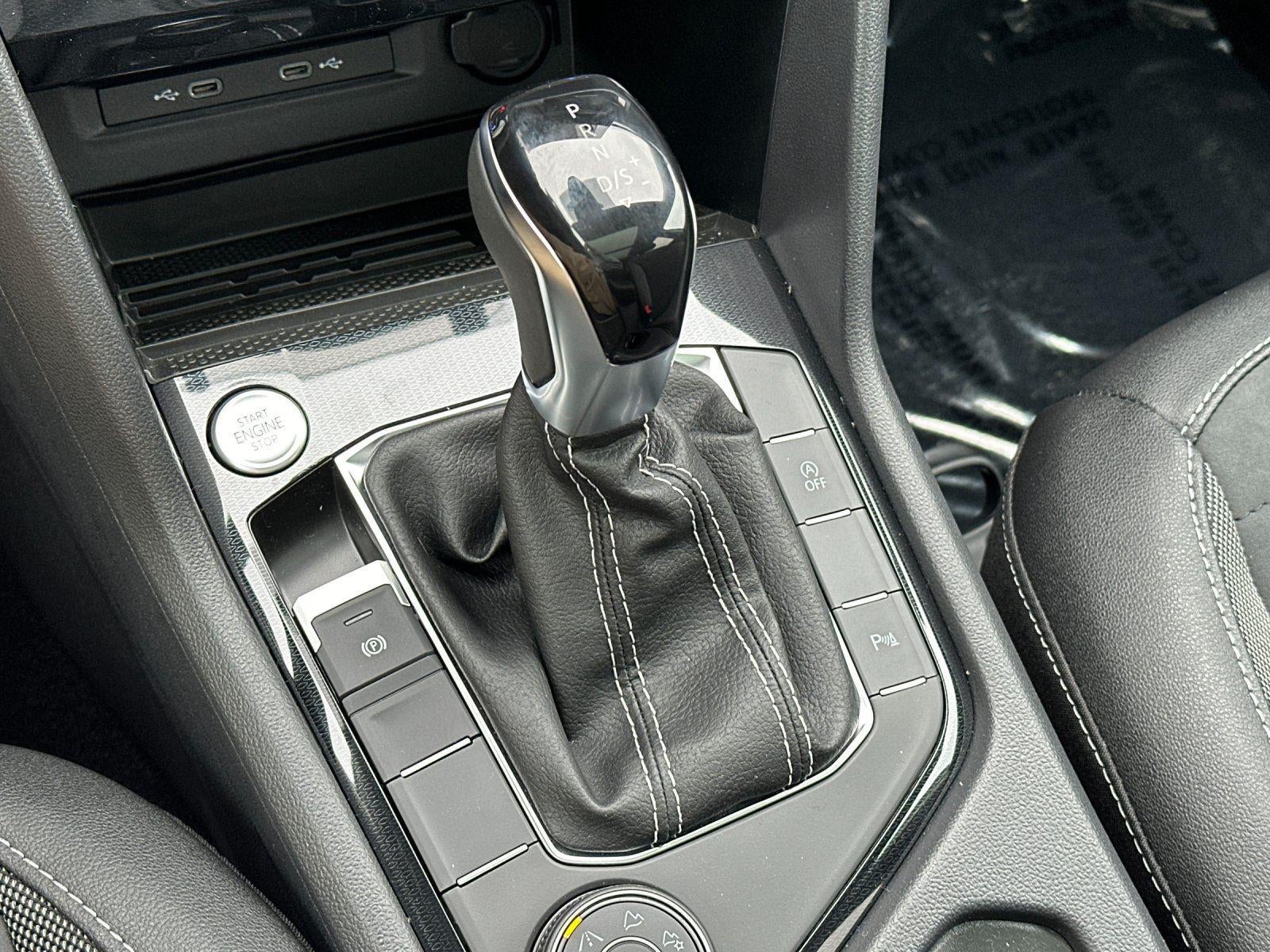 2026 Volkswagen Taos SE Black