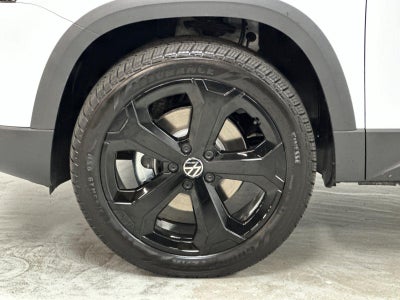 2026 Volkswagen Taos SE Black