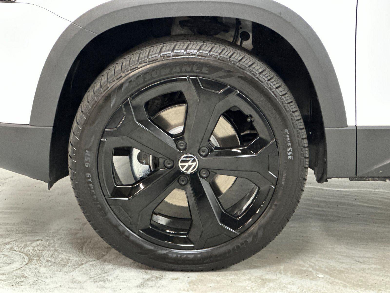 2026 Volkswagen Taos SE Black