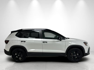 2026 Volkswagen Taos SE Black