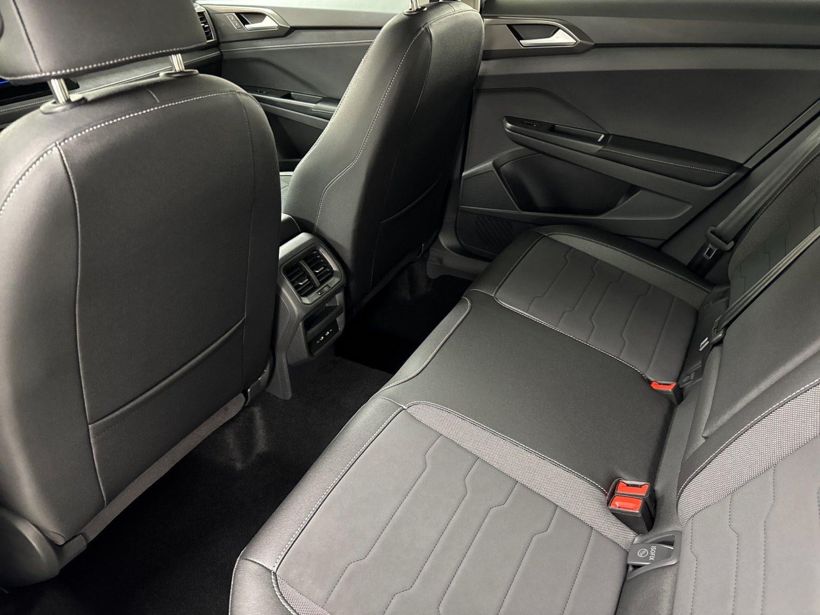 2026 Volkswagen Taos SE Black