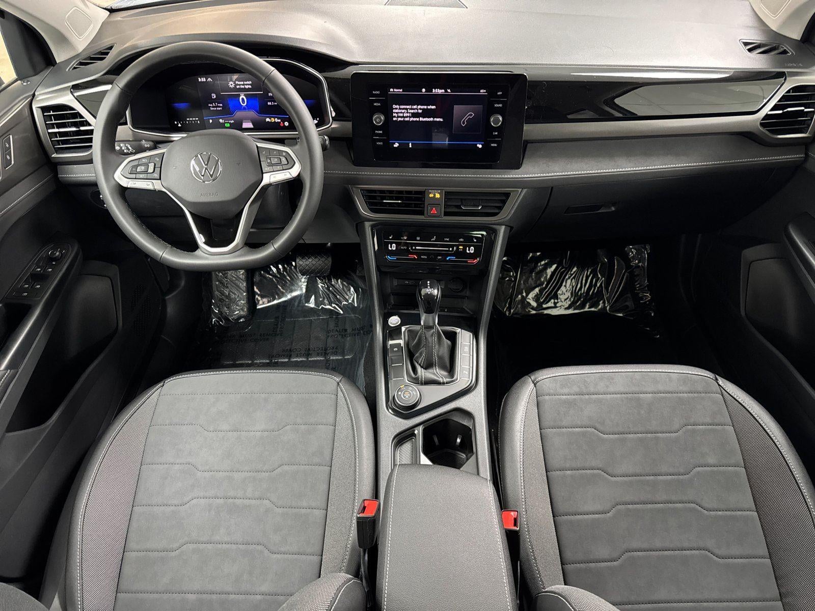 2026 Volkswagen Taos SE Black