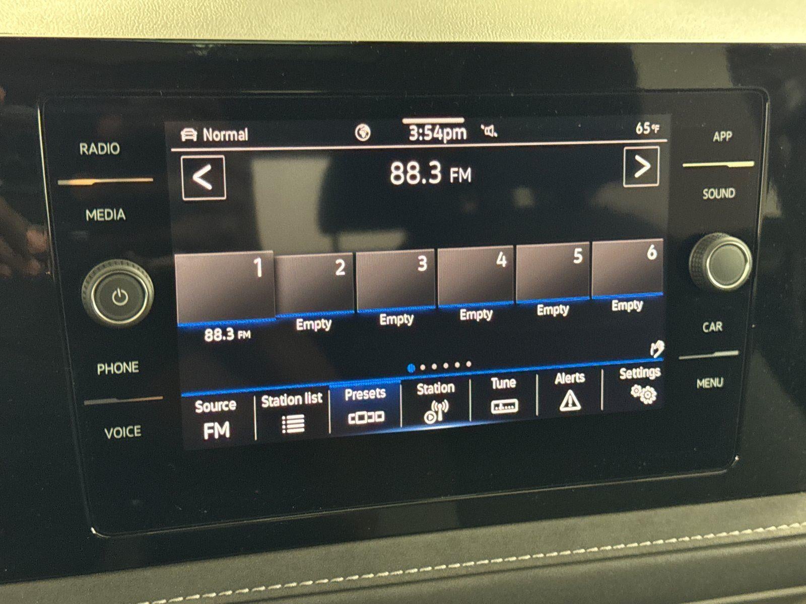 2026 Volkswagen Taos SE Black