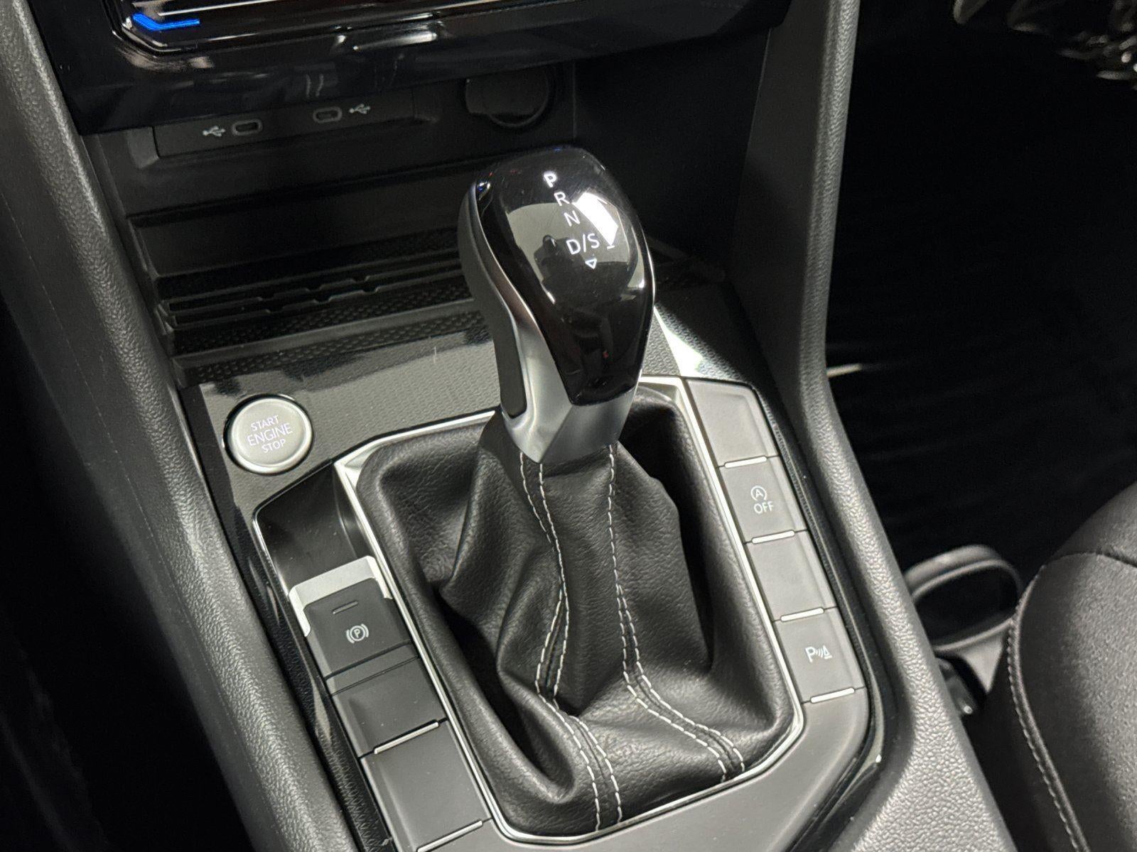 2026 Volkswagen Taos SE Black