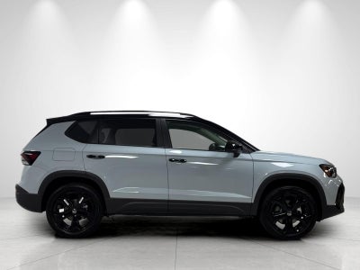 2026 Volkswagen Taos SE Black