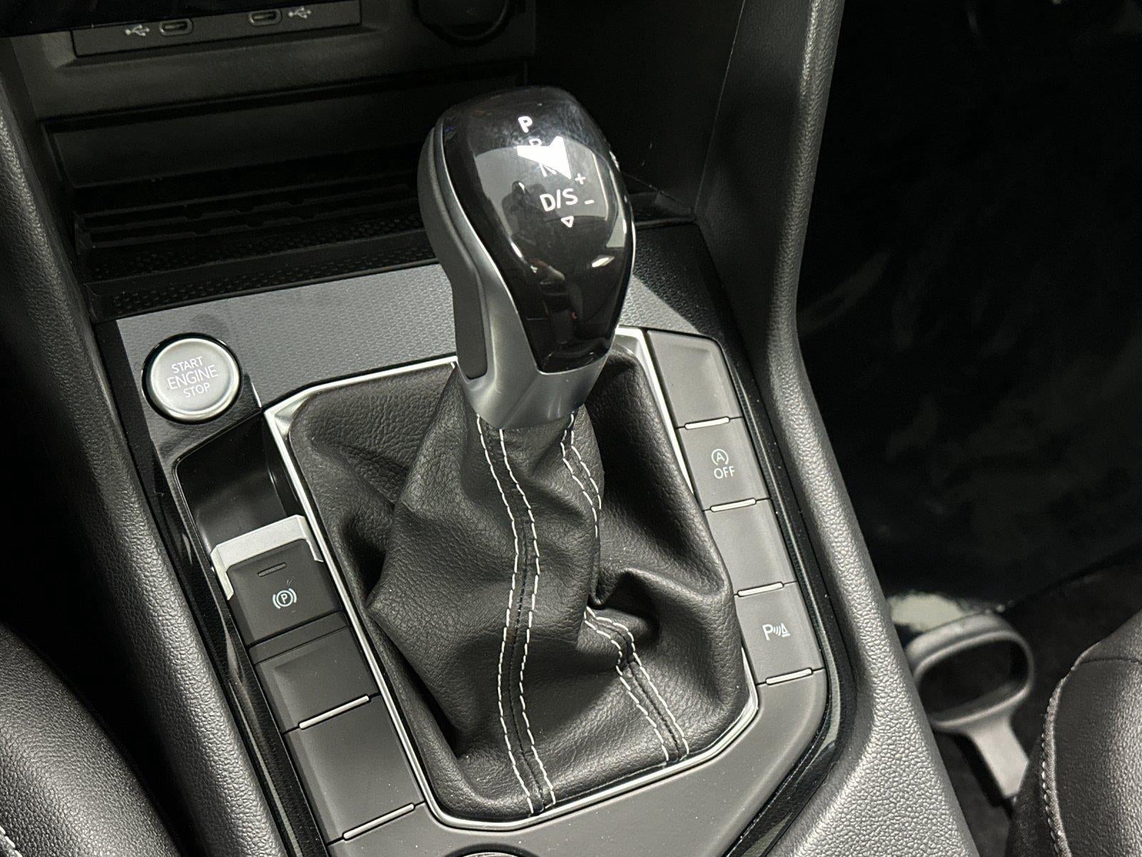 2025 Volkswagen Taos SE Black
