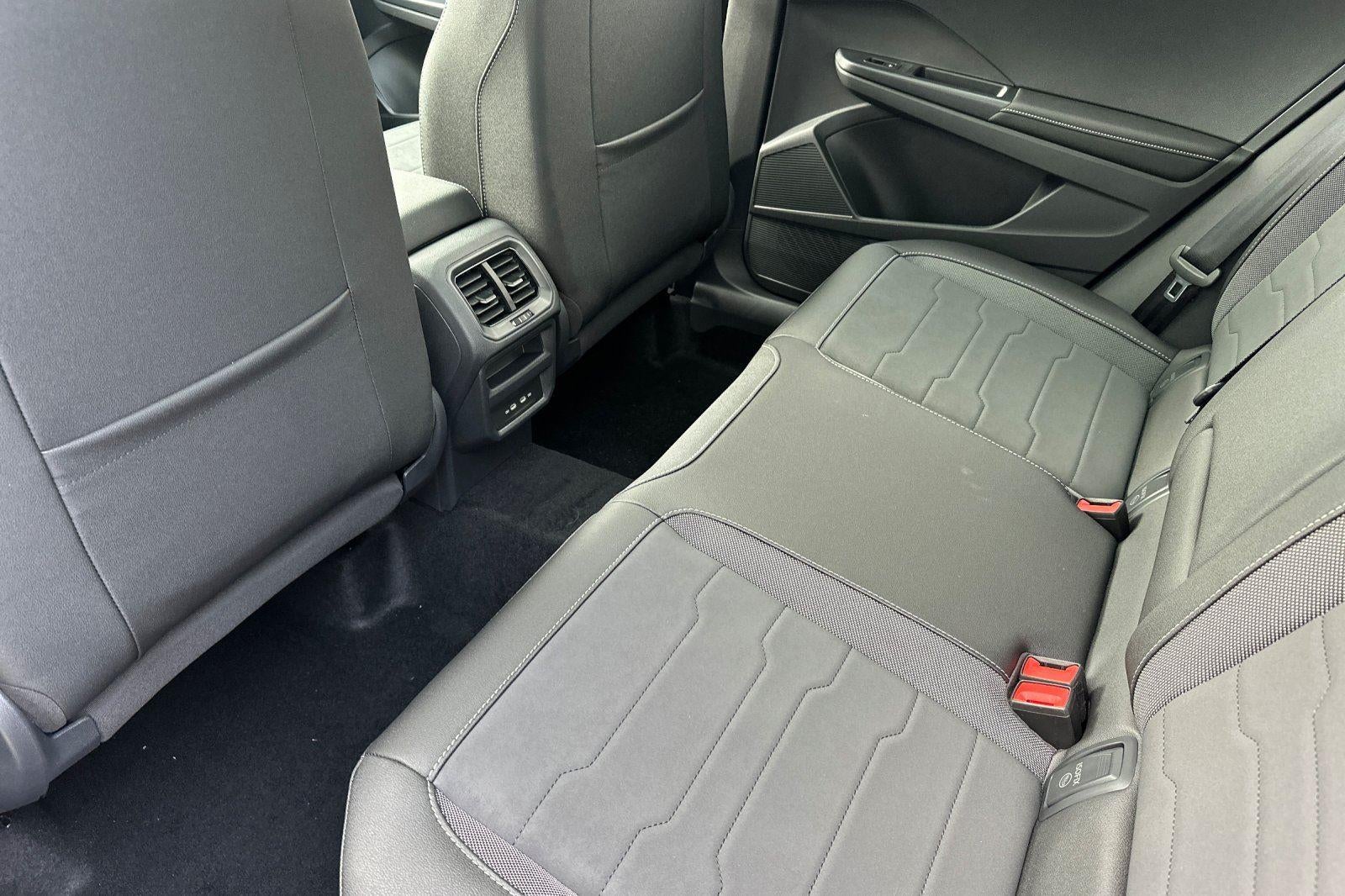 2026 Volkswagen Taos SE Black