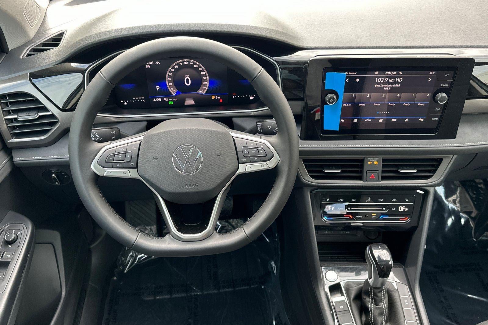 2026 Volkswagen Taos SE Black