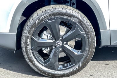 2026 Volkswagen Taos SE Black