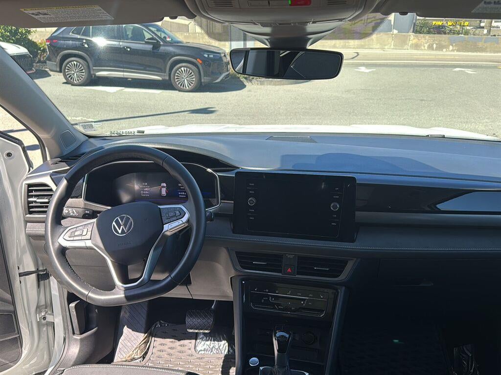2025 Volkswagen Taos SE Black