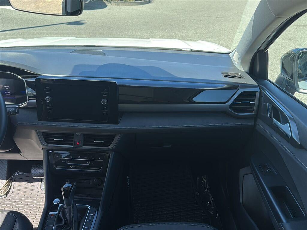 2025 Volkswagen Taos SE Black