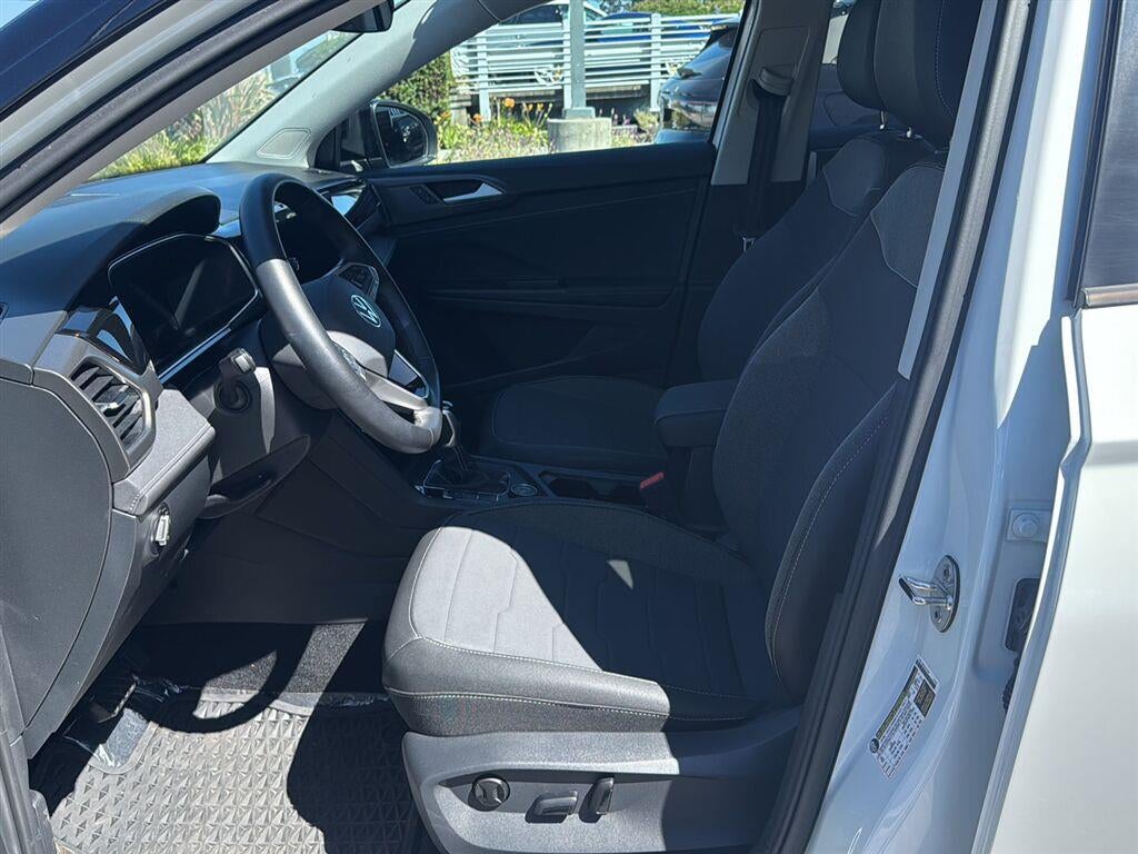2025 Volkswagen Taos SE Black