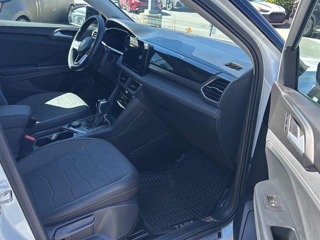 2025 Volkswagen Taos SE Black