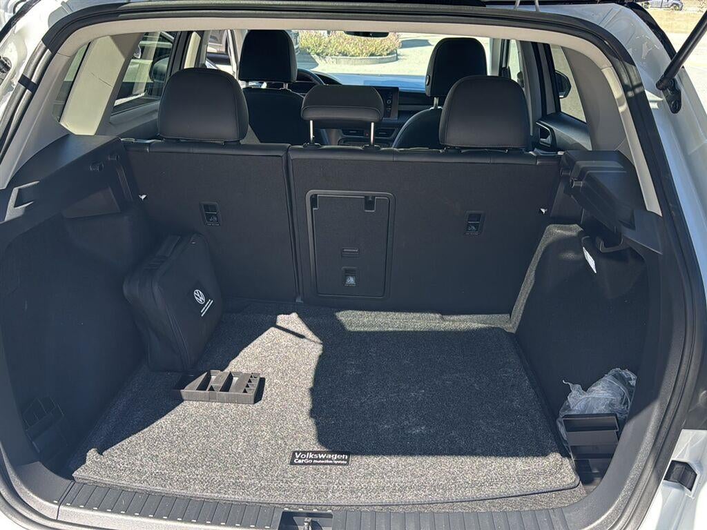 2025 Volkswagen Taos SE Black