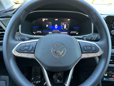2025 Volkswagen Taos SE Black