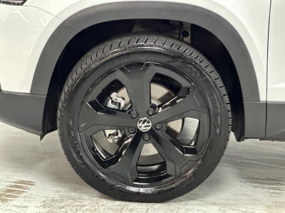 2025 Volkswagen Taos SE Black