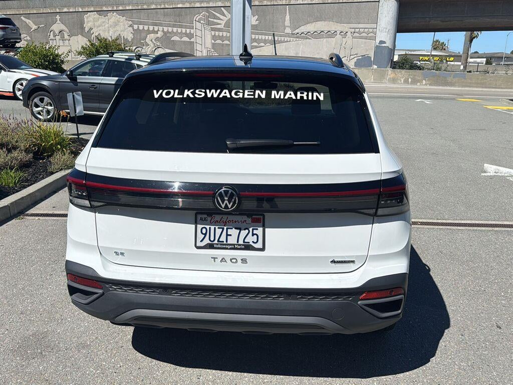 2025 Volkswagen Taos SE Black