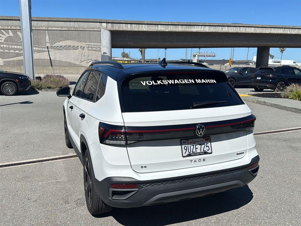 2025 Volkswagen Taos SE Black