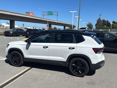 2025 Volkswagen Taos SE Black