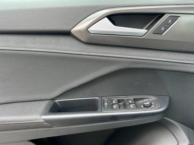 2026 Volkswagen Taos SE Black