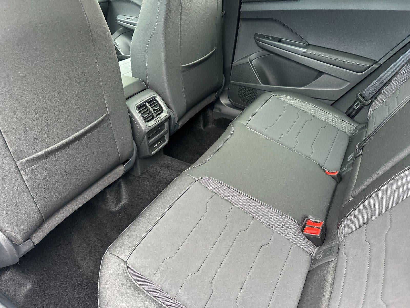 2026 Volkswagen Taos SE Black