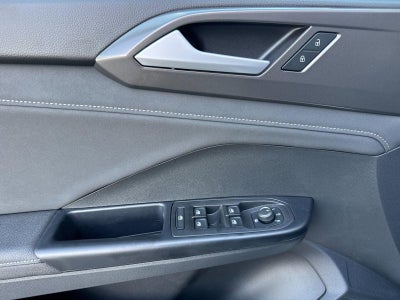 2026 Volkswagen Taos SE Black