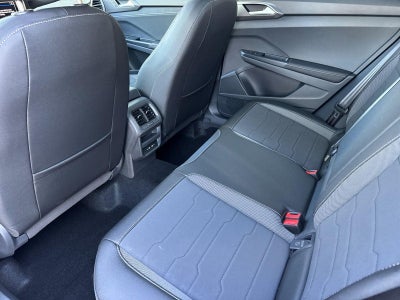 2026 Volkswagen Taos SE Black