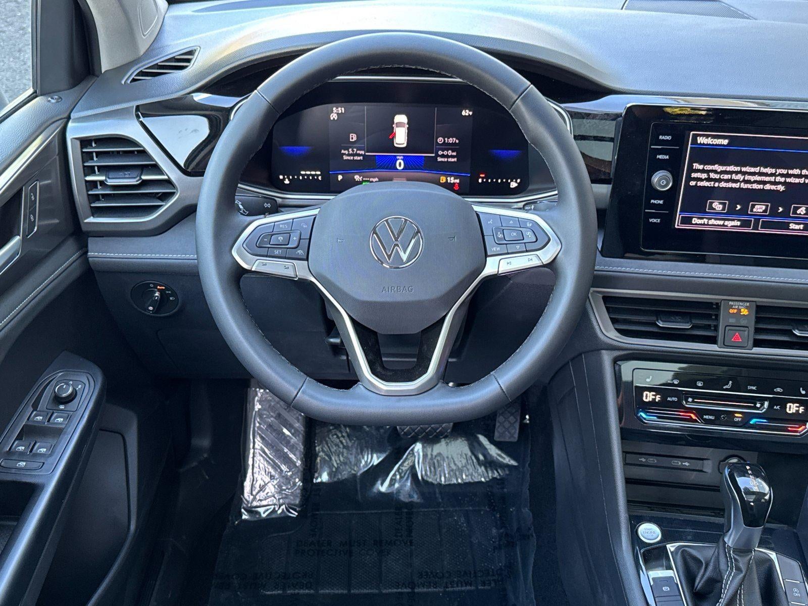 2026 Volkswagen Taos SE Black