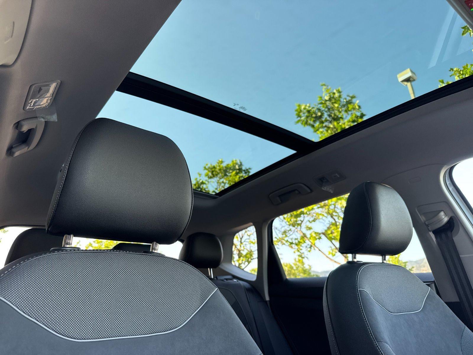 2026 Volkswagen Taos SE Black