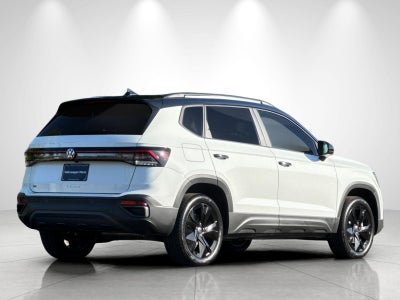 2026 Volkswagen Taos SE Black