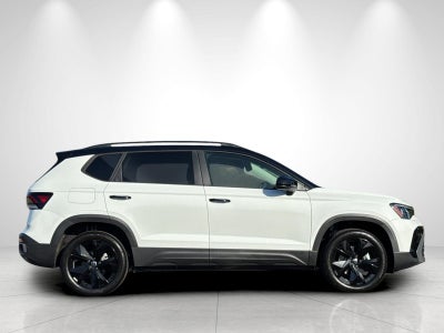2026 Volkswagen Taos SE Black