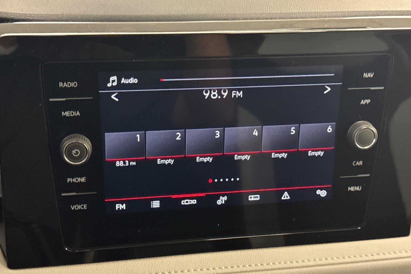 2025 Volkswagen Taos SEL