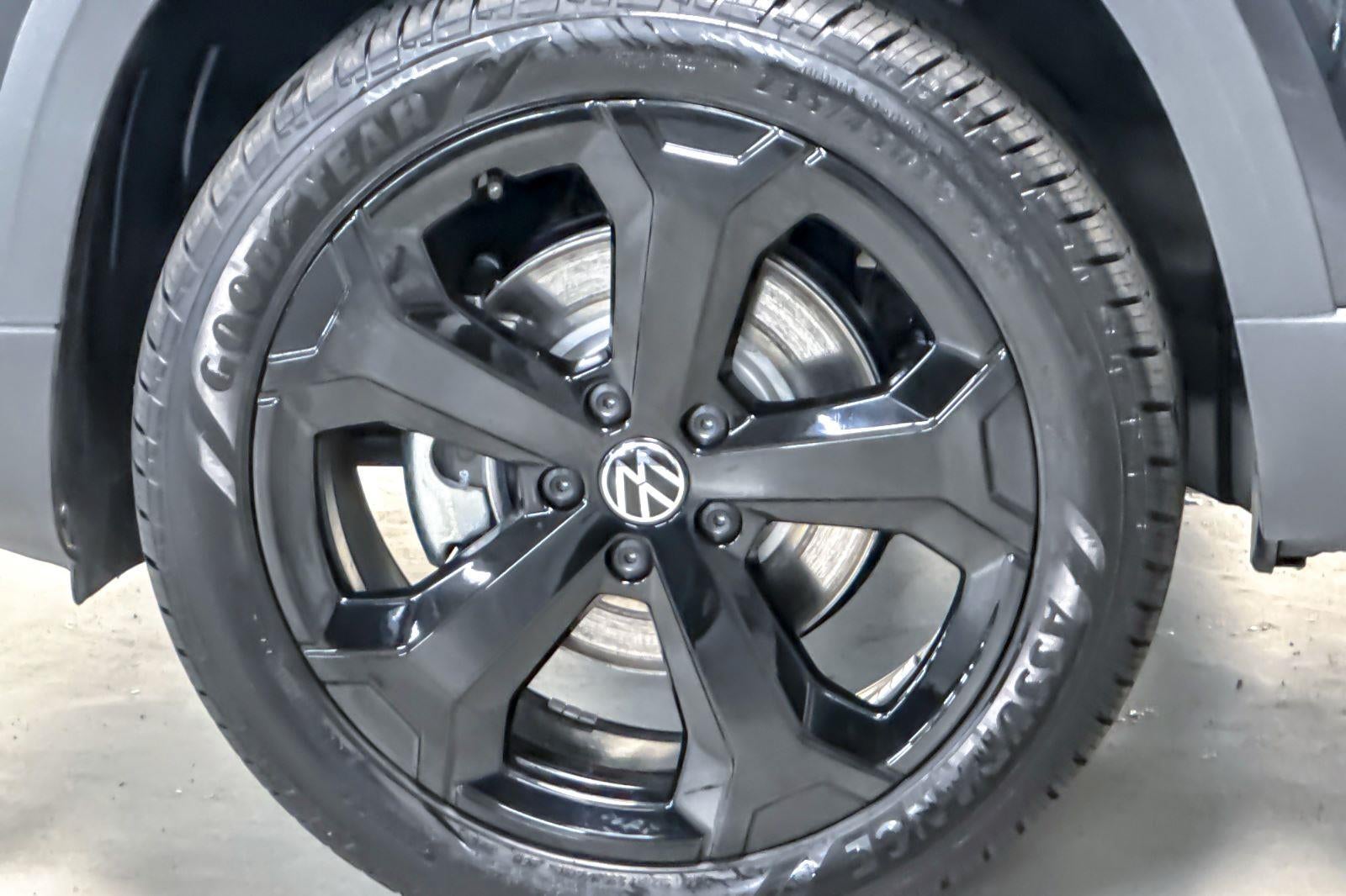 2025 Volkswagen Taos SEL