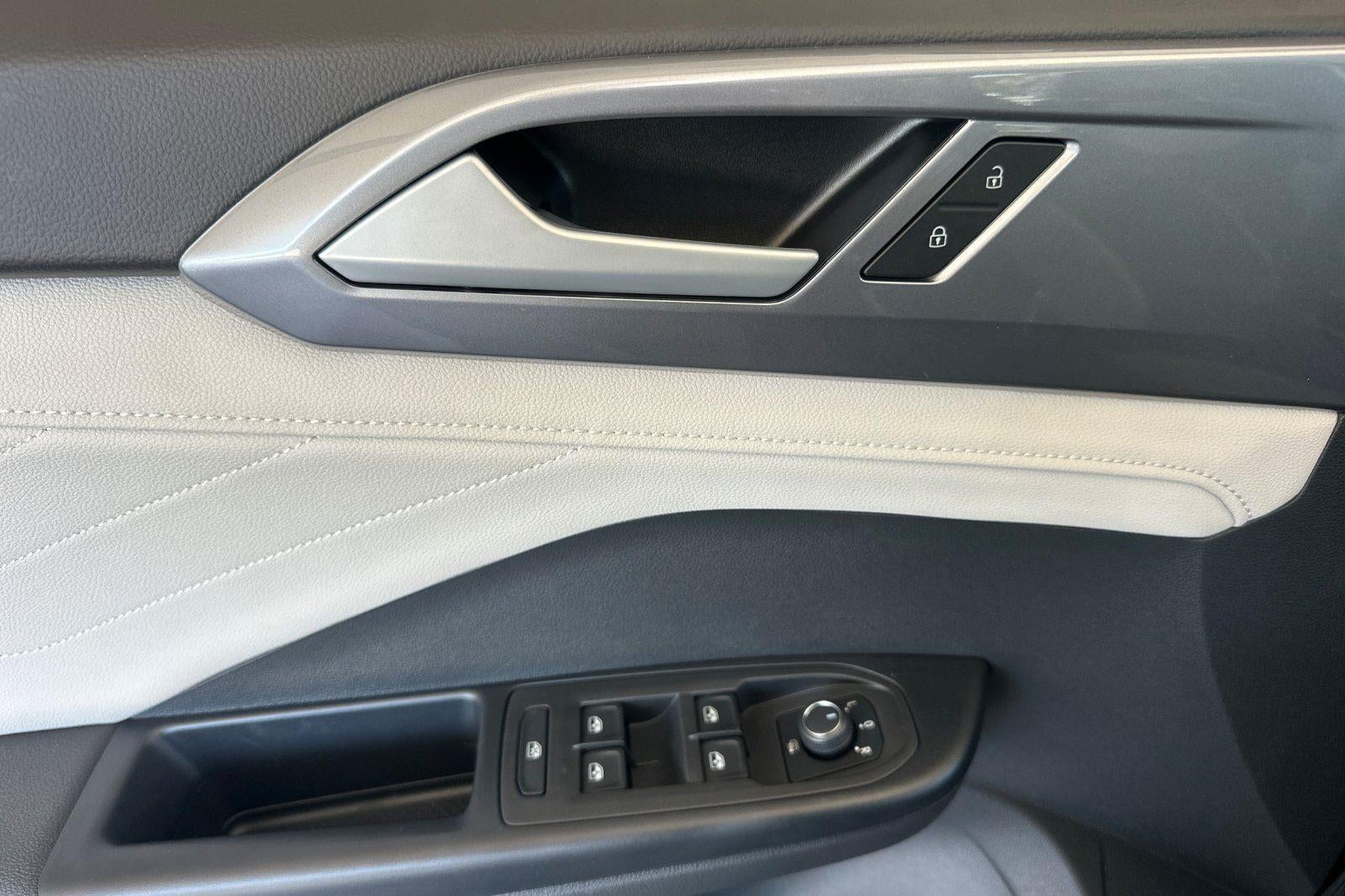 2025 Volkswagen Taos SEL