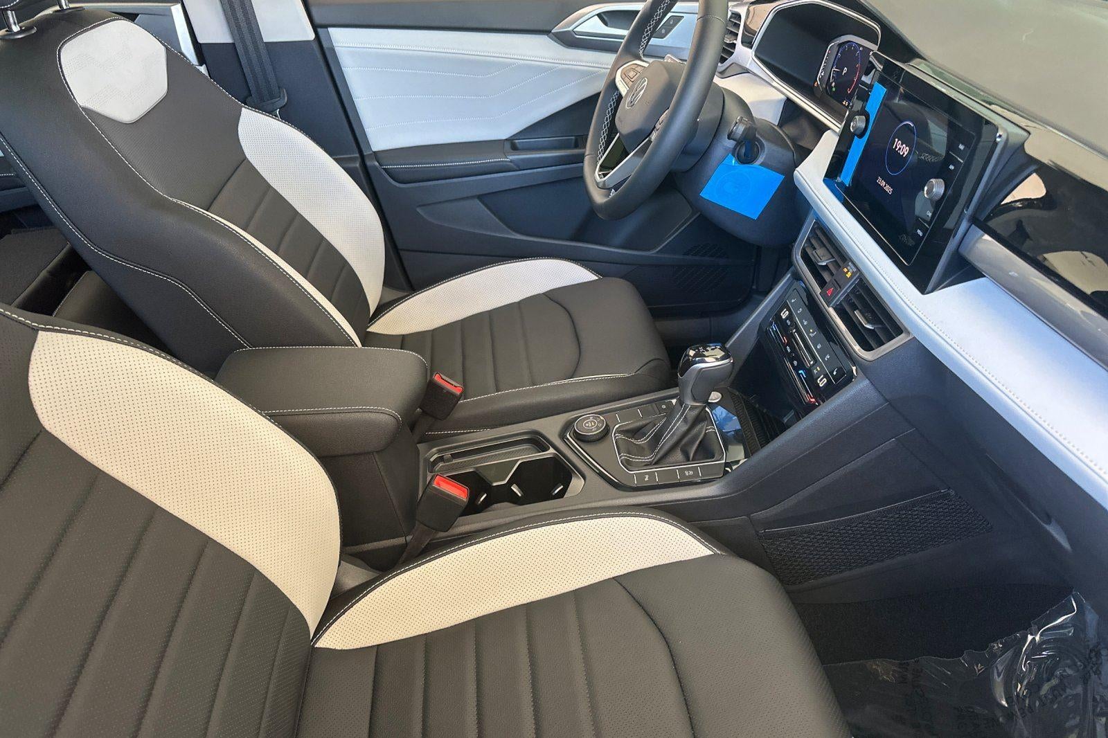 2025 Volkswagen Taos SEL